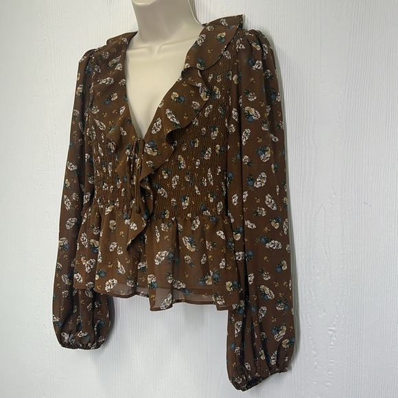 ASTR The Label - Ditsy Floral Brown Ruffle Balloon Long Sleeve Smocked Blouse M - Picture 6 of 13